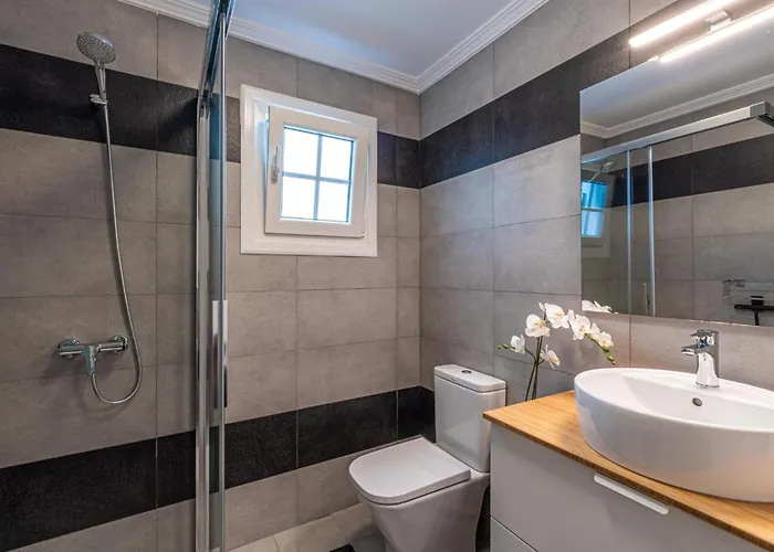 Hidalgos Hideaway - La Caleta Апартаменты *